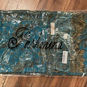 NWT PASKMINA ELEGANT LARGE SCARF
